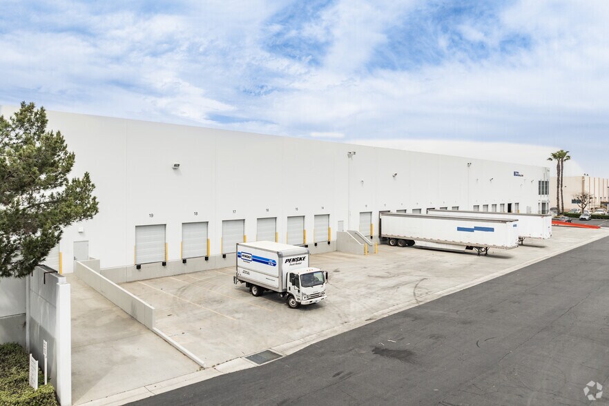 More Photos Of 6545-6549 Caballero Blvd, Buena Park Distribution For Lease