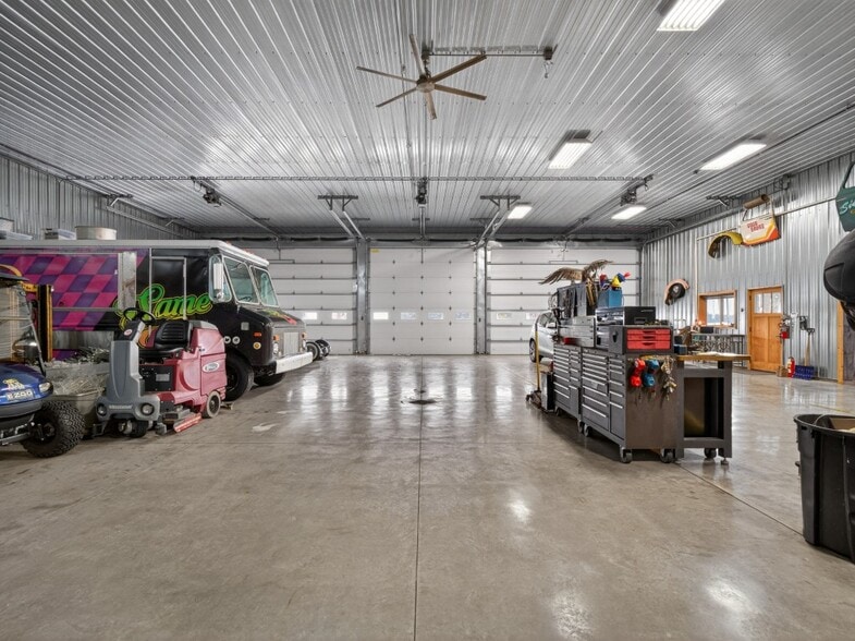 More Photos Of 15306 Covington Rd, Fort Wayne Flex For Sale