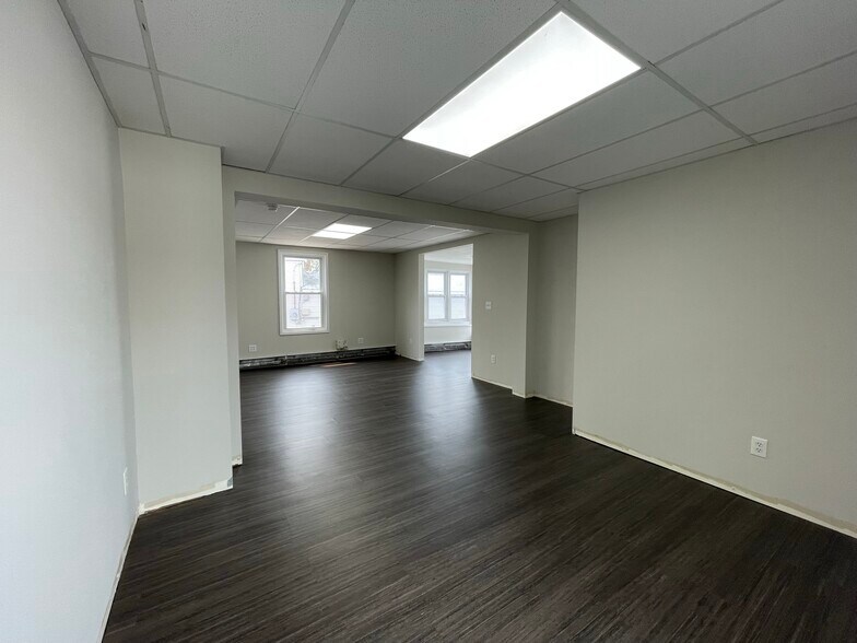 More Photos Of 744-748 Montauk Hwy, Bayport Storefront Retail Residential For Lease