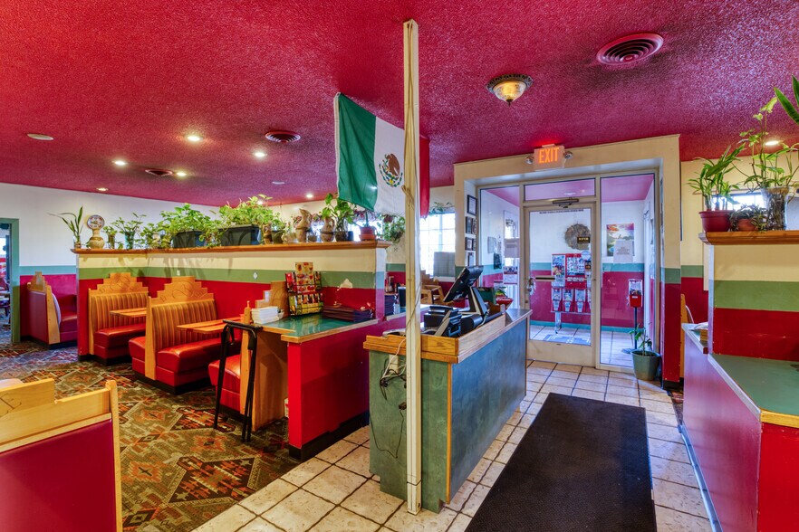 More Photos Of 410 Yakima Valley Hwy, Sunnyside General Retail For Sale