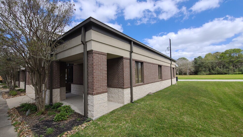 More Photos Of 2505 S Park Ave, Pearland Medical For Lease