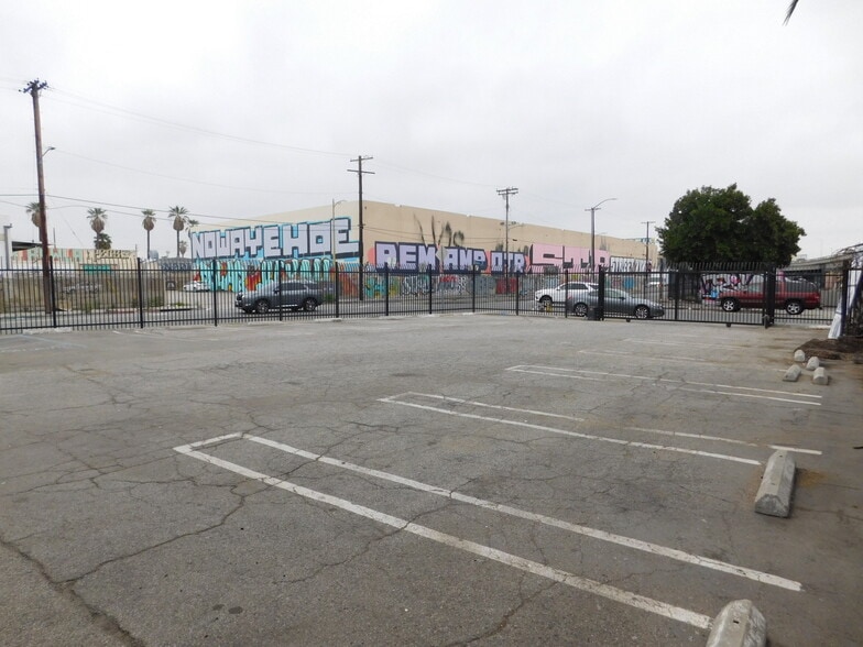 More Photos Of 1374 E 16th St, Los Angeles Warehouse For Sale