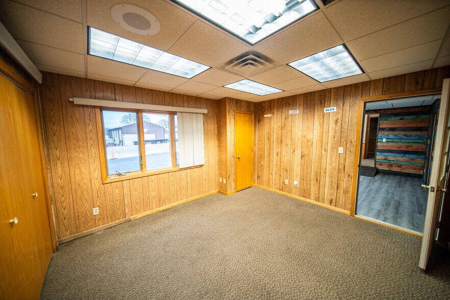 More Photos Of 1006 8th Ave SW, Austin Flex For Lease