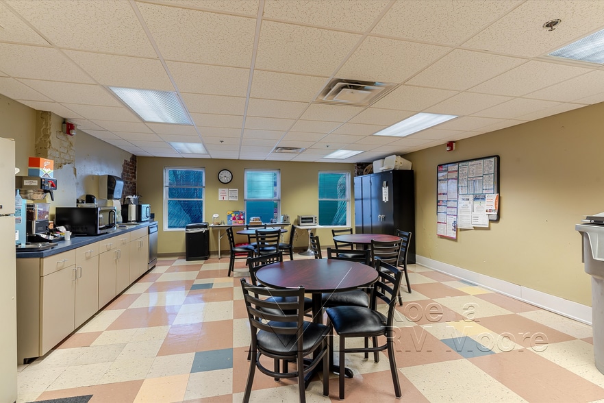 More Photos Of 17 Market Sq, Knoxville Storefront Retail Office For Sale