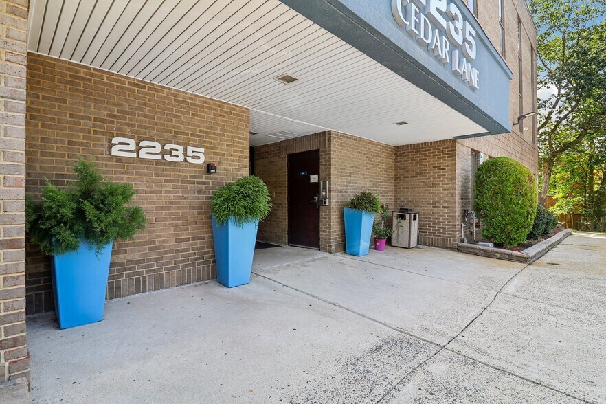 More Photos Of 2235 Cedar Ln, Vienna Office For Sale