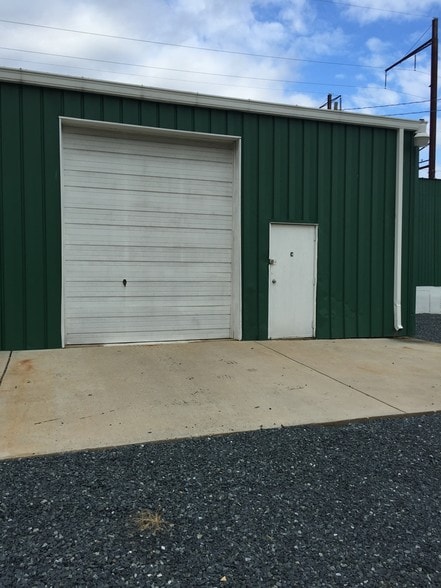 More Photos Of 200 S Post Rd, Aberdeen Warehouse For Lease