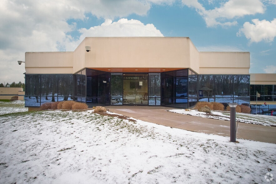 More Photos Of 1 Redcom Ctr, Victor Medical For Sale