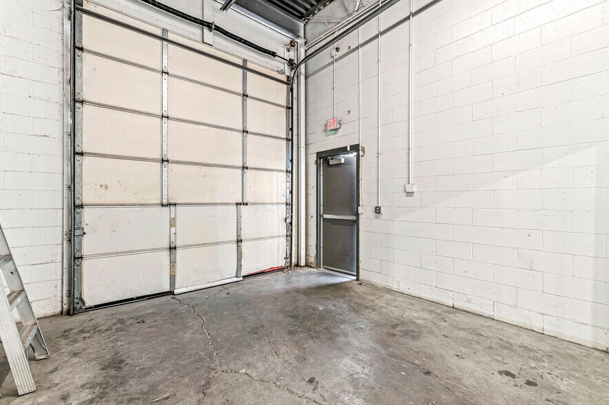 More Photos Of 1340 N Illinois St, Indianapolis Showroom For Lease