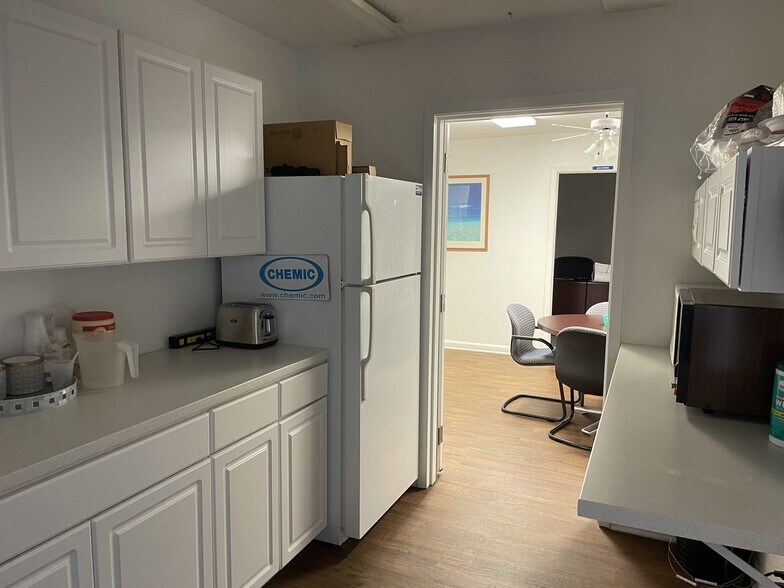 More Photos Of 903 S 8th St, La Porte Light Distribution For Lease