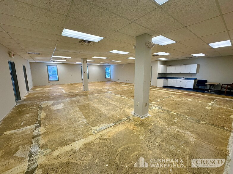 More Photos Of 2351 Edison Blvd, Twinsburg Office For Sale