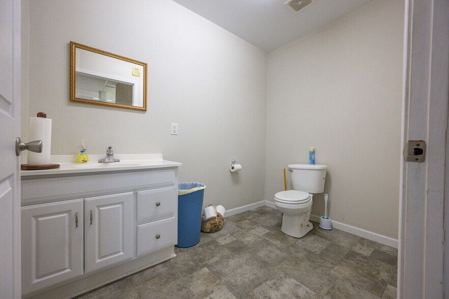 More Photos Of 455 E Main St, Parsons General Retail For Sale