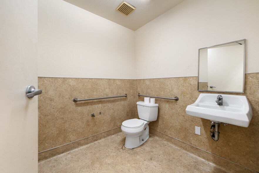 More Photos Of 1461-1475 Creston Rd, Paso Robles Unknown For Lease