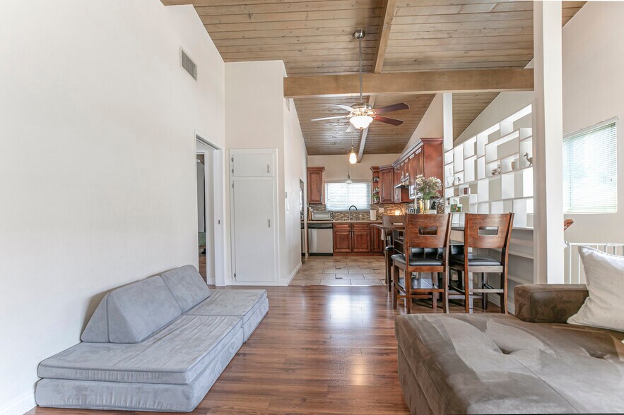 More Photos Of 2014-2016 Peyton Ave, Burbank Apartments For Sale