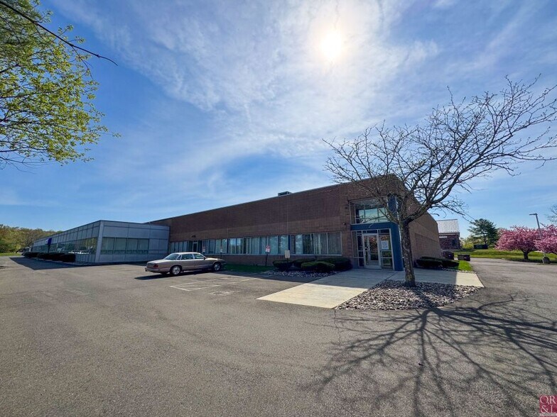 More Photos Of 4 Pin Oak Dr, Branford Research And Development For Lease