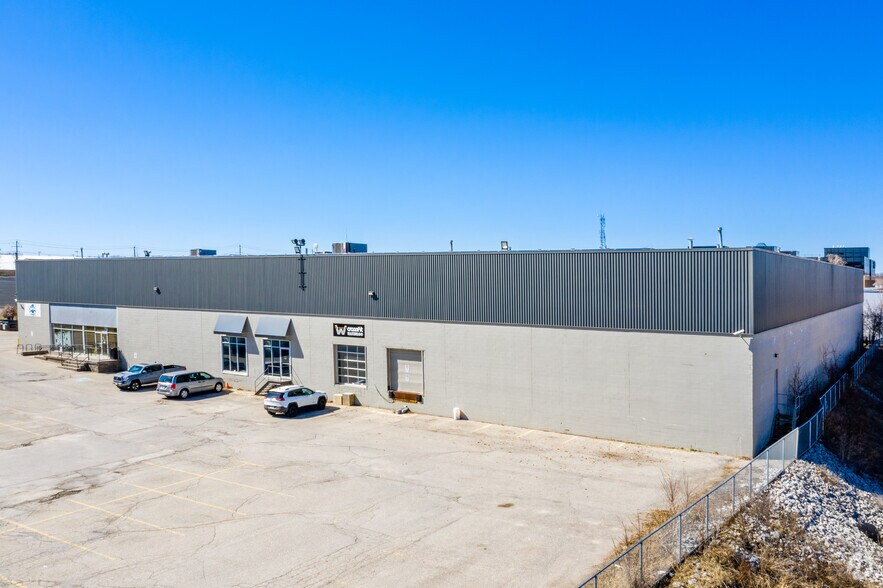More Photos Of 560 Parkside Dr, Waterloo Warehouse For Lease