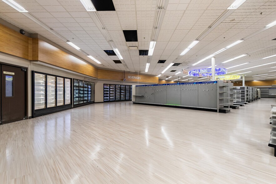 More Photos Of 3227 Northwest Ave, Bellingham Drugstore For Lease