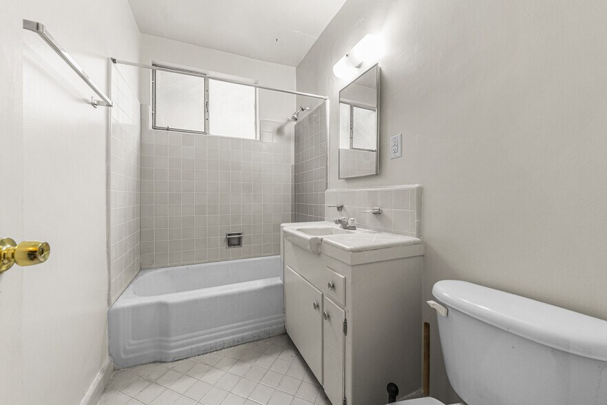 More Photos Of 8536 Saturn St, Los Angeles Apartments For Sale