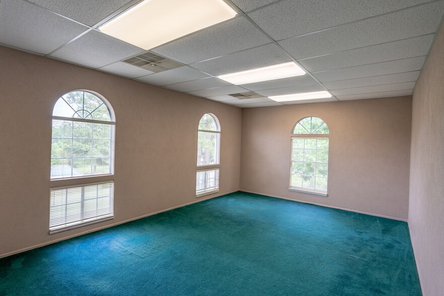 More Photos Of 28250 Fm-2978, Magnolia Medical For Lease