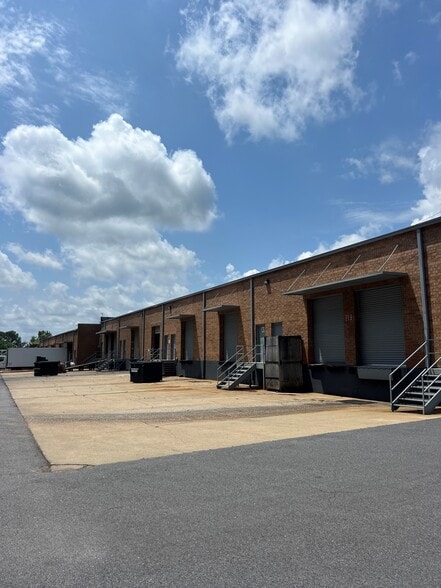 More Photos Of 2500 Park Central Blvd, Decatur Distribution For Lease