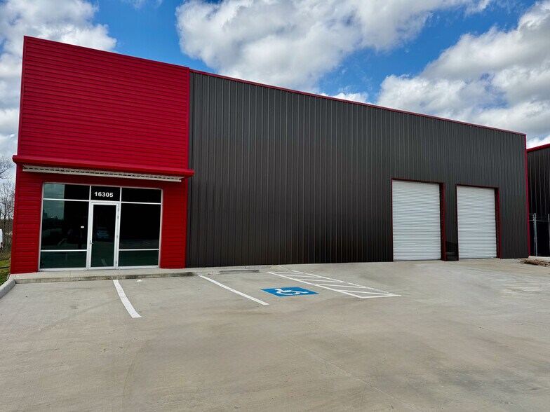 Primary Photo Of 16305 North Fwy, Houston Warehouse For Sale