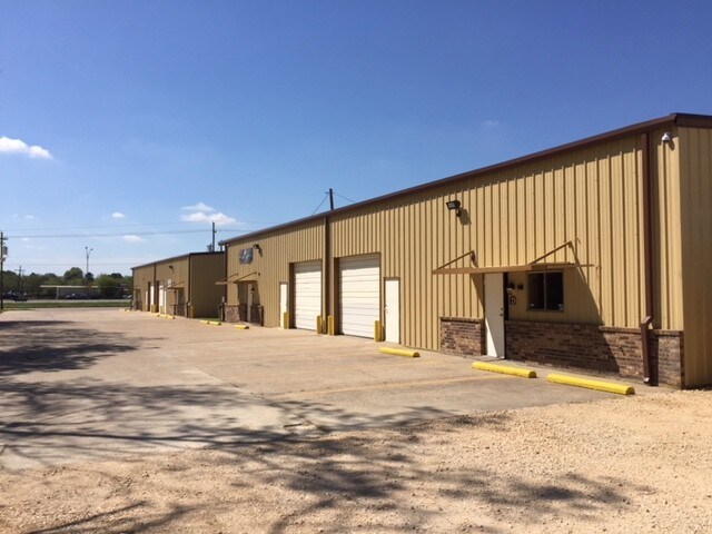 More Photos Of 1930 W Cardinal Dr, Beaumont Warehouse For Lease