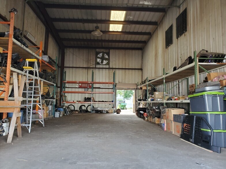 More Photos Of 410 W Canino Rd, Houston Manufacturing For Sale