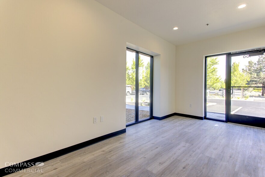 More Photos Of 2754 SW 6th St, Redmond Warehouse For Lease