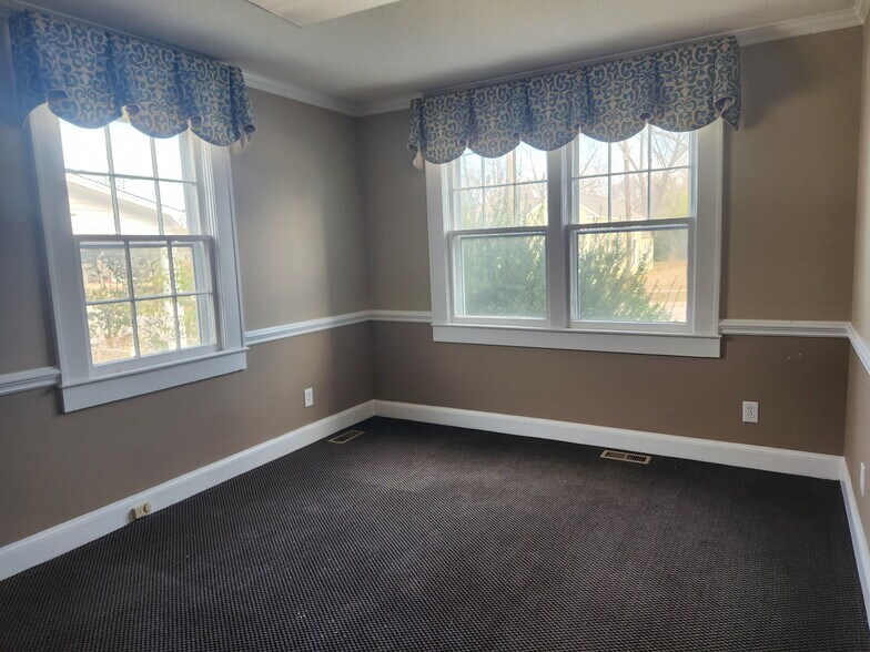 More Photos Of 302 N White St, Lancaster Office For Lease