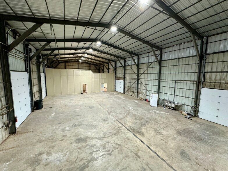 More Photos Of 3015 Burleson Blvd, Burleson Warehouse For Sale