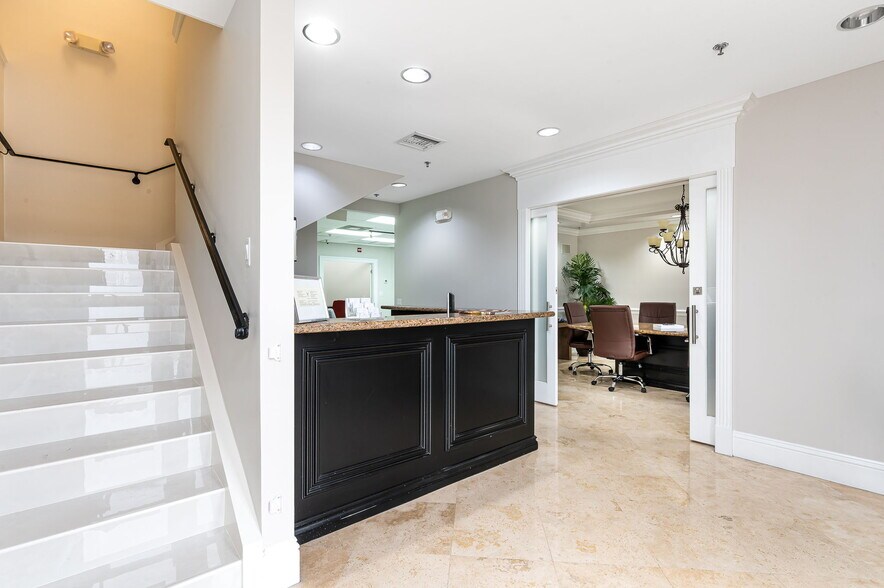 More Photos Of 1200 S Rogers Cir, Boca Raton Warehouse For Lease