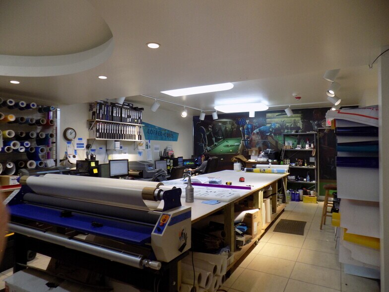 More Photos Of 417 Sheridan Rd, Highwood Storefront Retail Residential For Lease