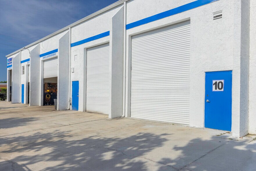 More Photos Of 1593 SE Village Green Dr, Port Saint Lucie Warehouse For Sale