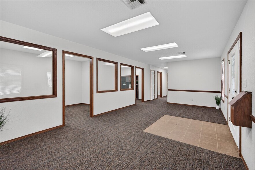 More Photos Of 706 W Broadway St, Spiro Medical For Sale
