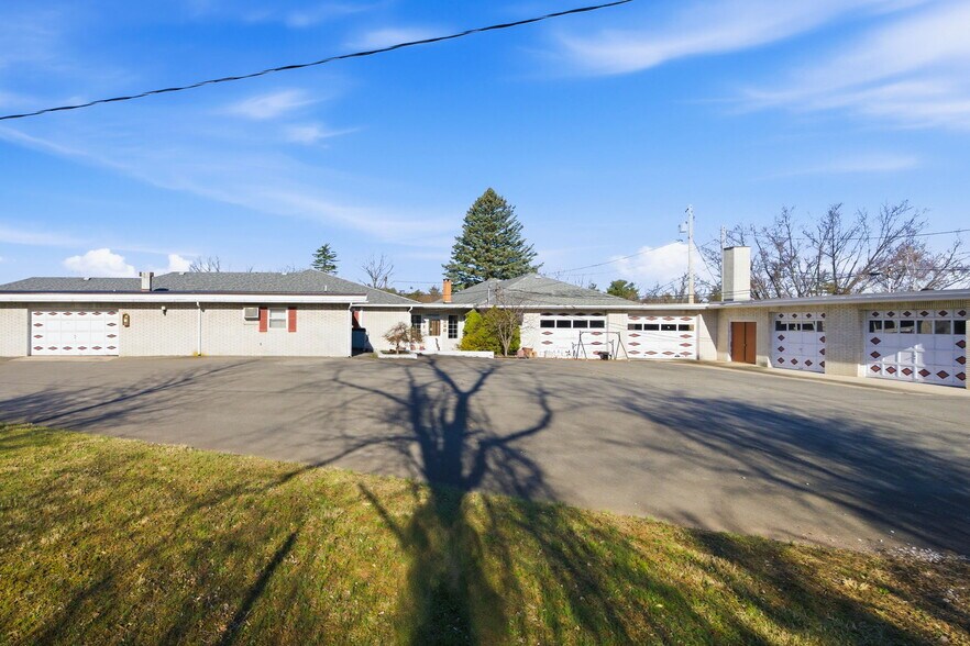 More Photos Of 501 S Breezewood Rd, Breezewood Specialty For Sale