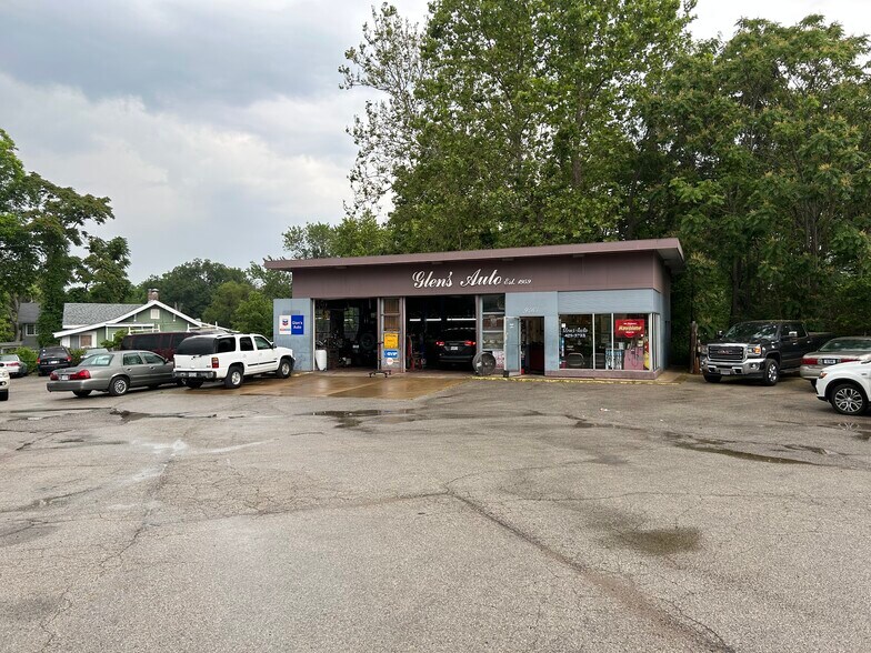 More Photos Of 9465 Midland Blvd, Overland Auto Repair For Sale