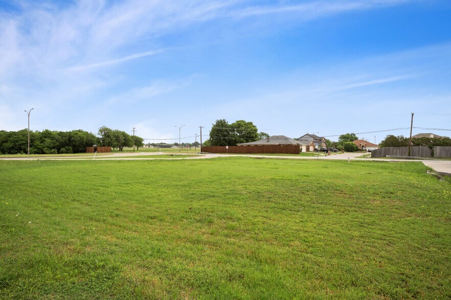 More Photos Of 1910 E Sublett Rd, Arlington Land For Lease