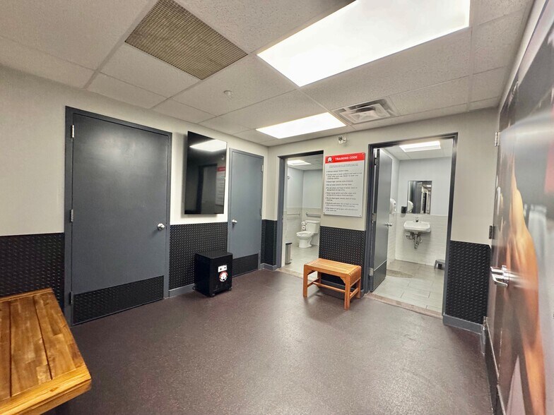 More Photos Of 215-15 Northern Blvd, Bayside Storefront Retail Office For Sale