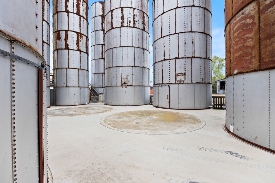 More Photos Of 1127 Bowie St, Seguin Industrial For Lease