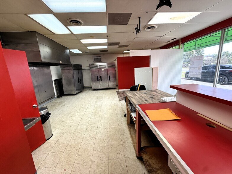 More Photos Of 31779-31799 Middlebelt Rd, Farmington Hills Restaurant For Lease
