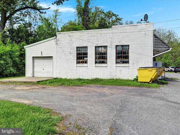 More Photos Of 20 Main St, Lykens Freestanding For Sale