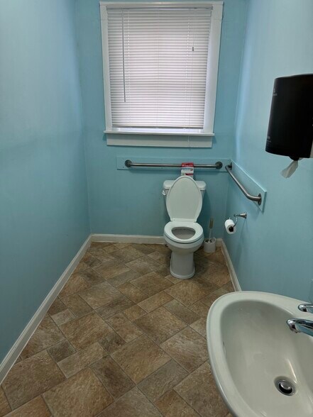 More Photos Of 4003 Old Buncombe Rd, Greenville Office Residential For Sale