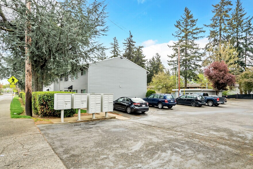 More Photos Of 16300-16400 E Burnside St, Gresham Apartments For Sale