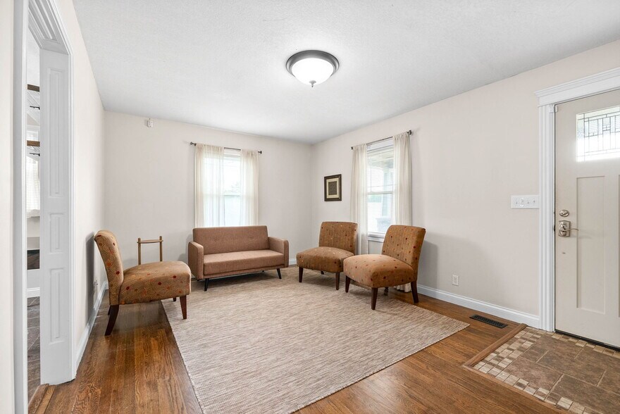 More Photos Of 1662 Golf Club Ln, Clarksville Office For Sale