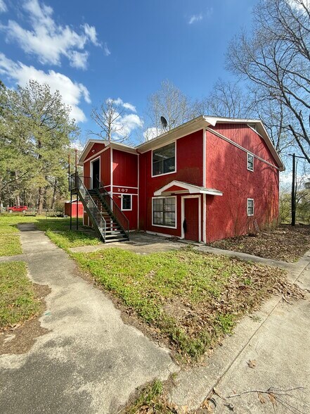 More Photos Of 207-209 Carl St, Leesville Apartments For Sale