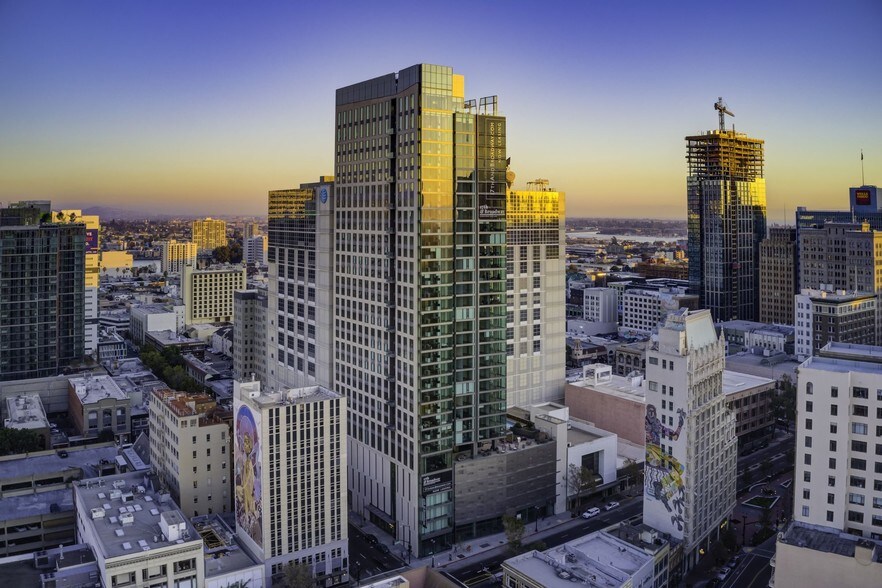 More Photos Of 1640 Broadway, Oakland Apartments For Lease