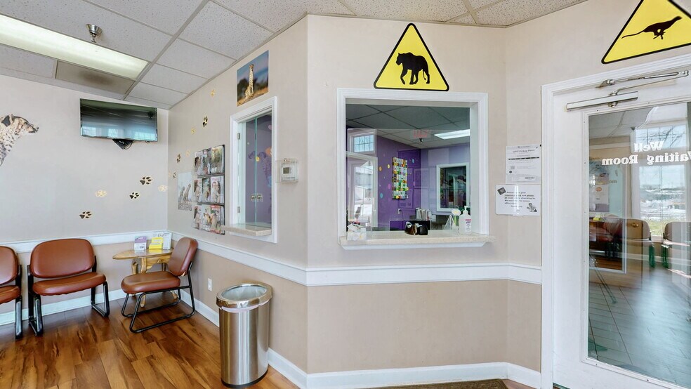 More Photos Of 1701 Spring St, Jeffersonville Medical For Sale