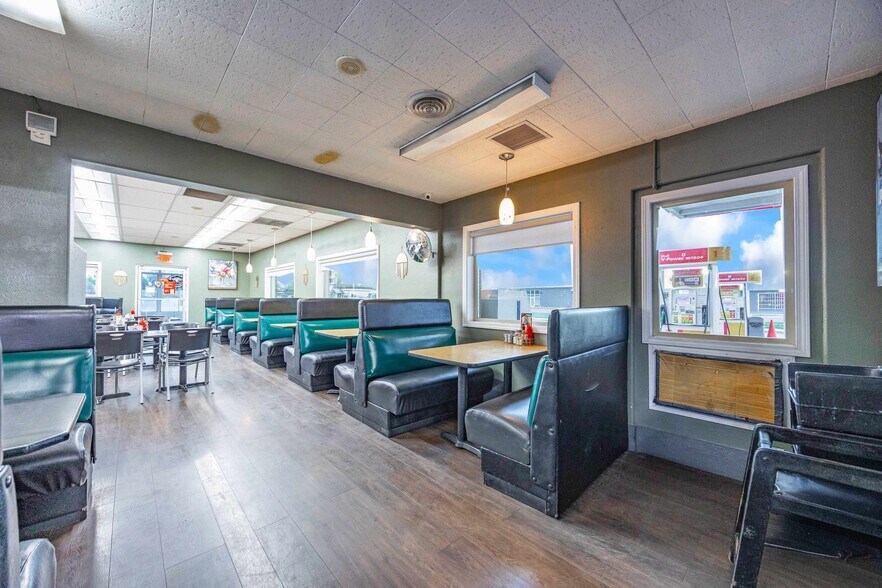 More Photos Of 992 SW Highway 97, Madras Service Station For Sale