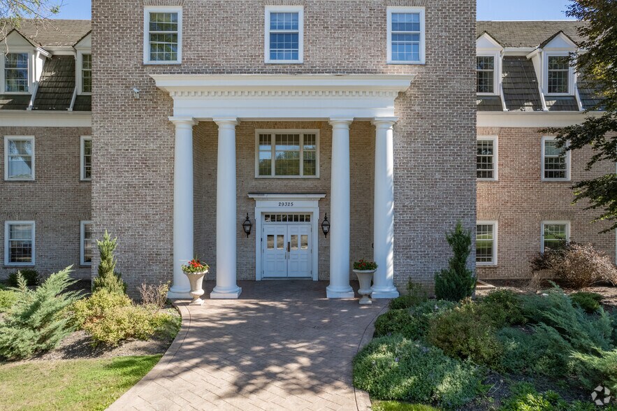 More Photos Of 29325 Chagrin Blvd, Pepper Pike Office Residential For Lease