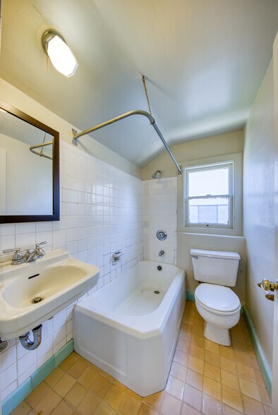 More Photos Of 429 Vernon St, Oakland Apartments For Sale