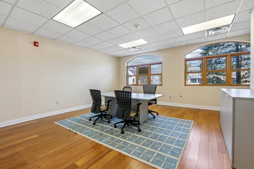 More Photos Of 92 Union Ave, Cresskill Office For Sale